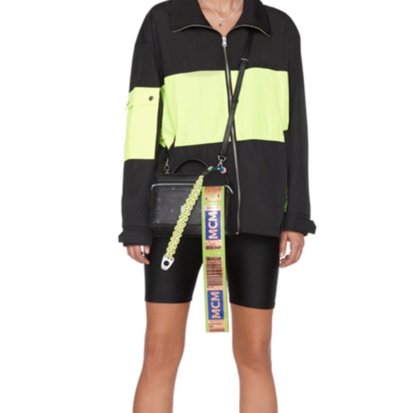 MCM RAYMONDE OVERSIZED BAG CHARM KEYRING LUGGAGE TAG BRAND NEW & 100% AUTHENTIC - Picture 1 of 14